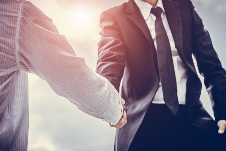訪問営業とオンライン営業との違い